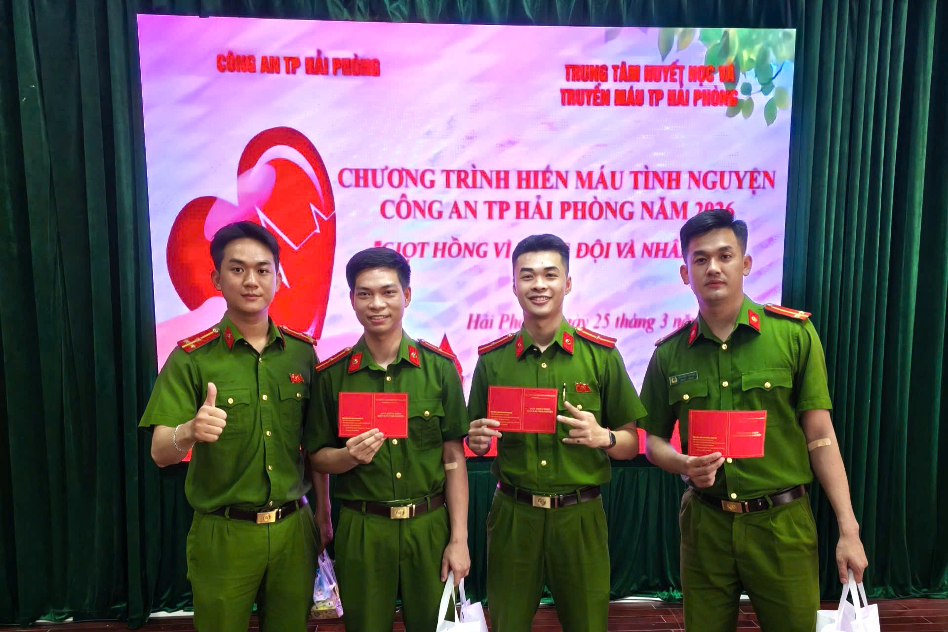 Công an xã Vĩnh Hòa tham gia chương trình hiến máu tình nguyện